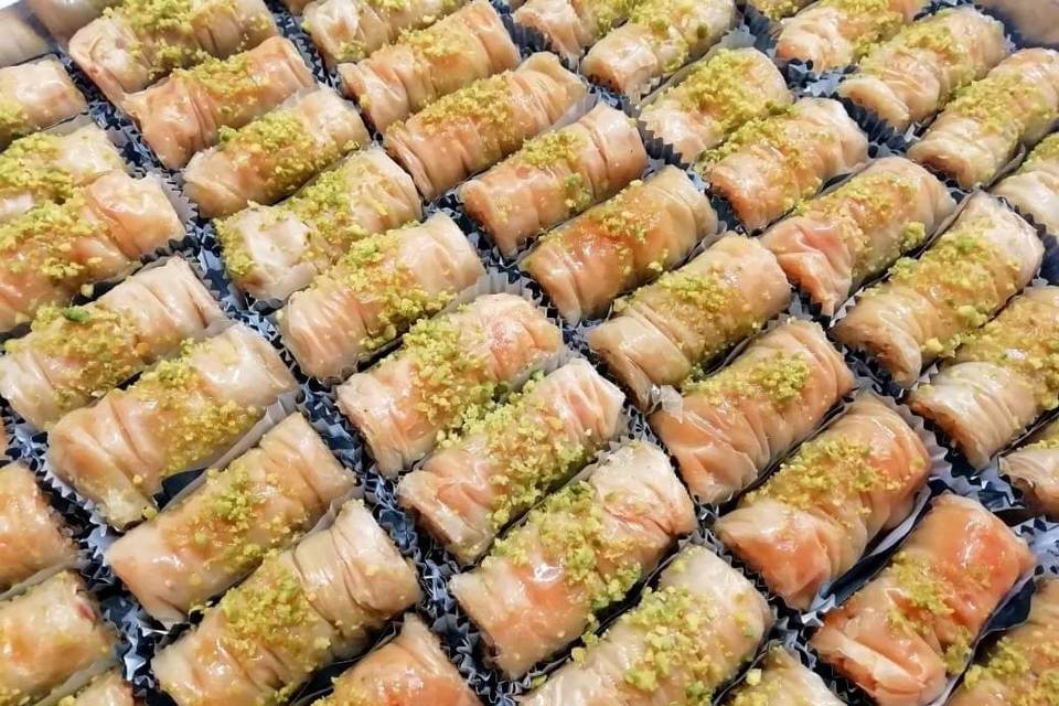 Baklawa rolls