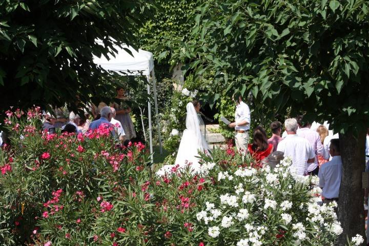 Mariage en plein air à Nans