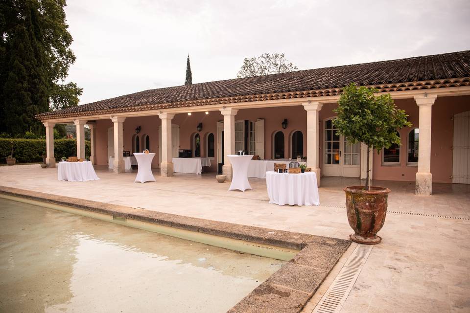 Terrasse côté bassin