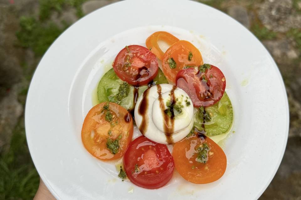 Entrée: Burrata et tomates