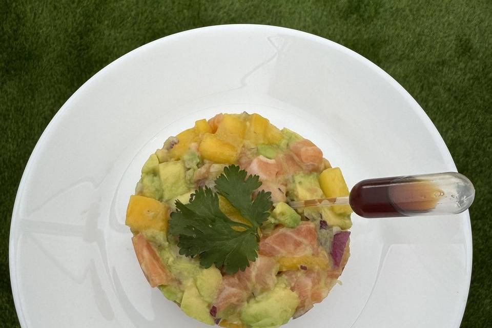 Tartare saumon avocat mangue