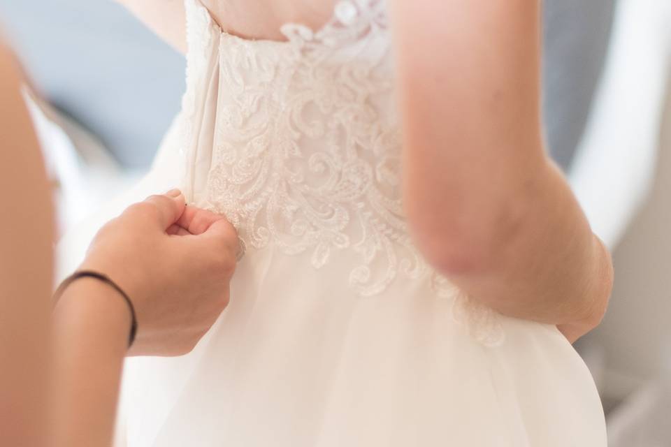 Fermeture robe de la mariée