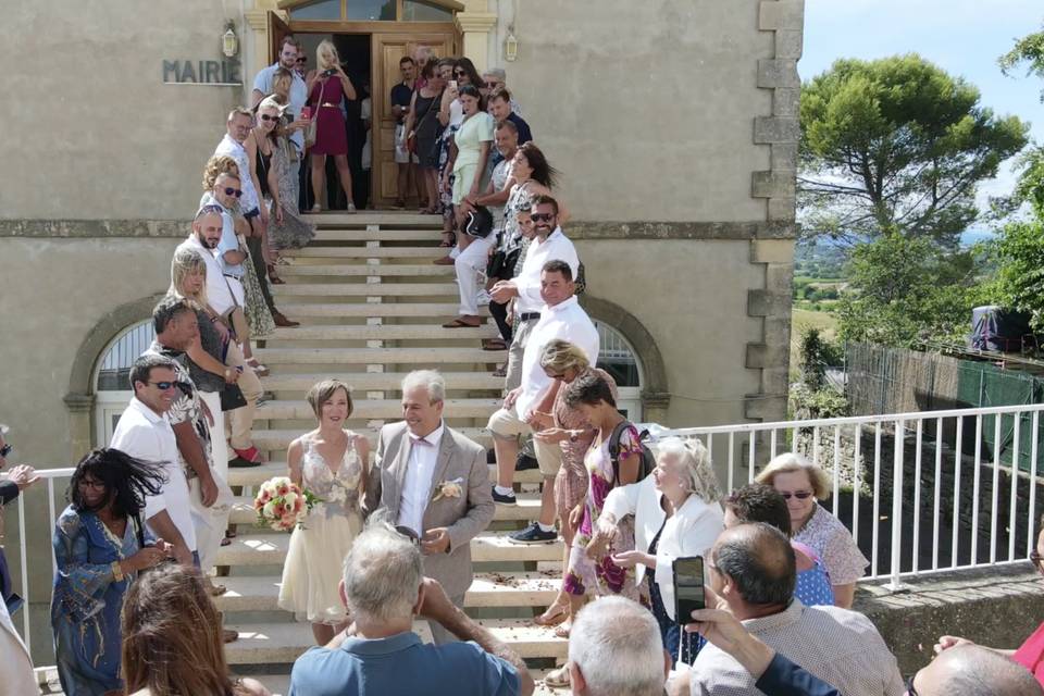 Sortie mairie des mariés