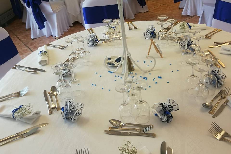 Table blanc bleu