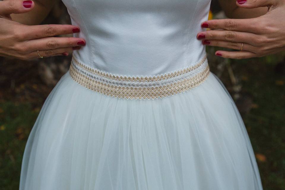 Une robe de mariée de couleur