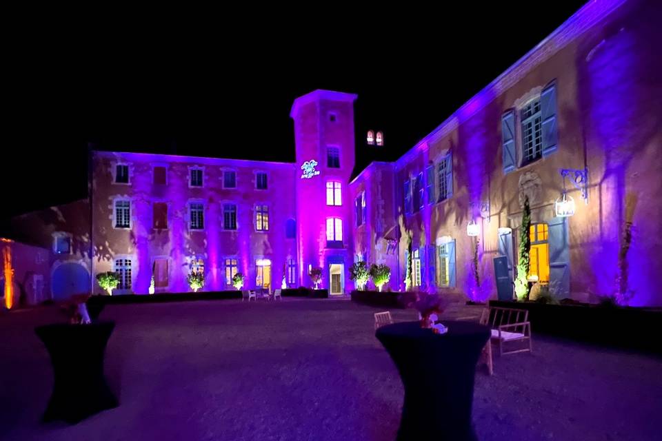 La cour illuminée Array Dou So