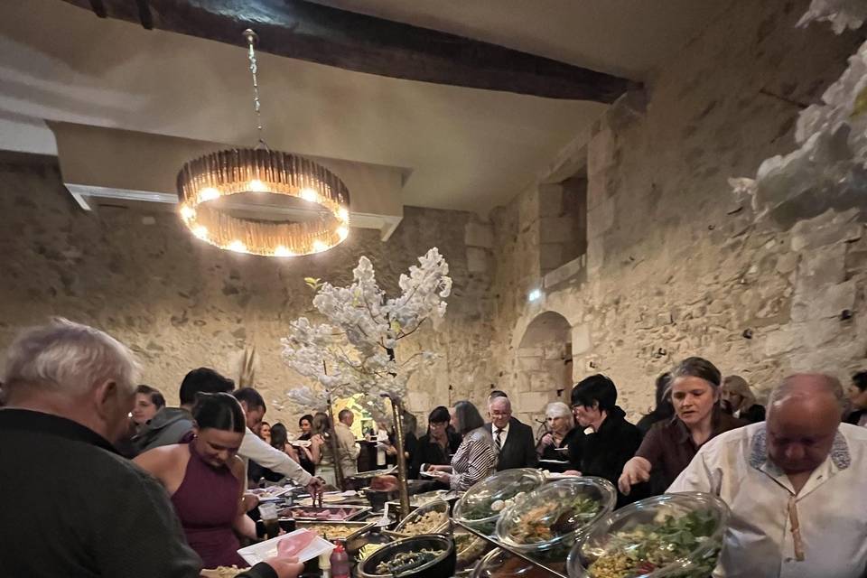 Buffet dans la salle du chapit