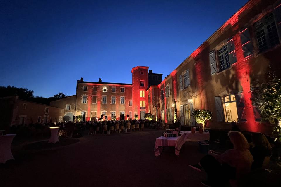 Cour illuminée ArrayDouSou