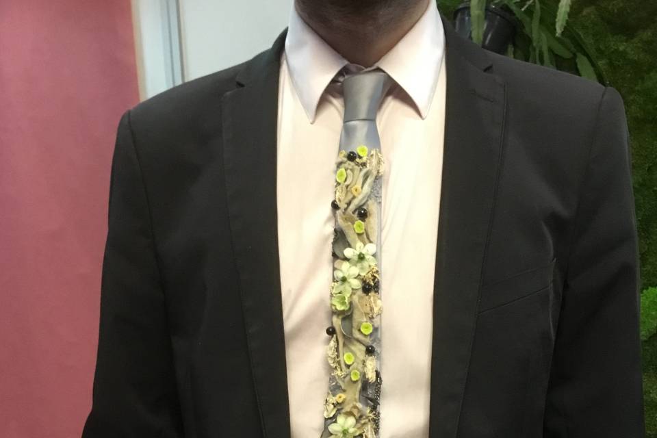 Cravate fleurie