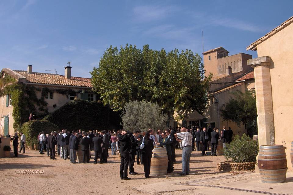Vin d'honneur dans la cour