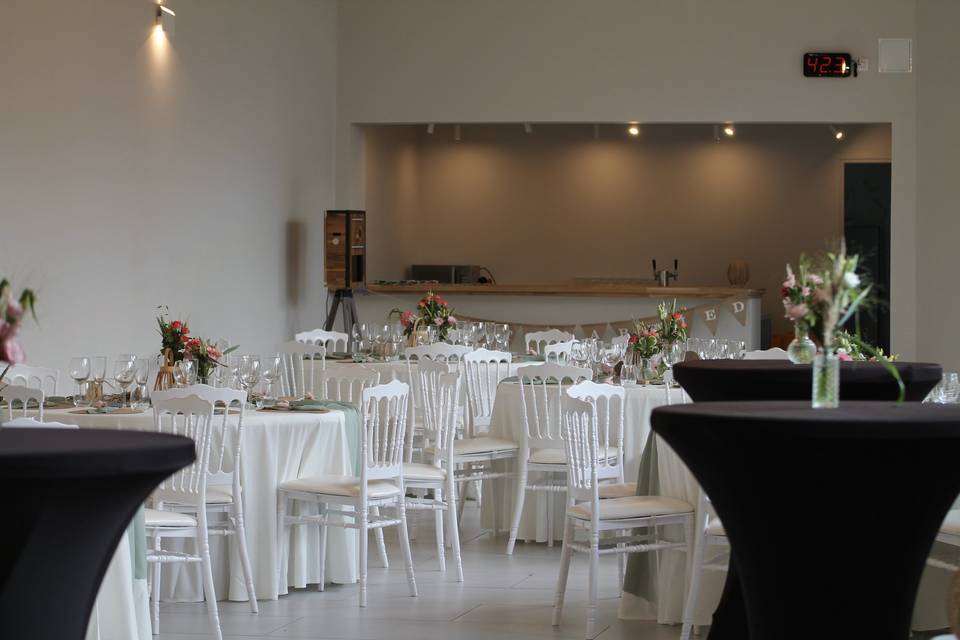 Salle et bar