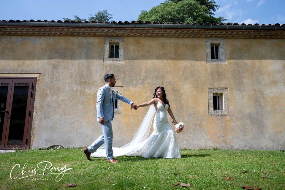 Couple holding hands - Barn