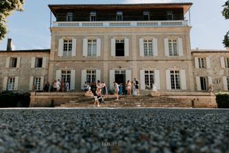 Chateau front guests