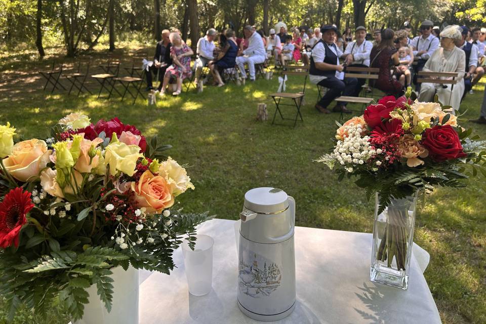 Cérémonie laïque dans le parc