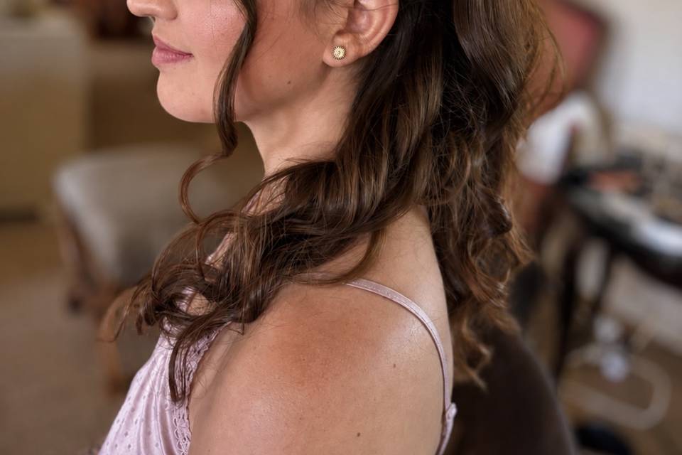 Semi attache ponytail