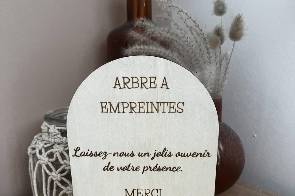 Pancarte arbre à empreintes