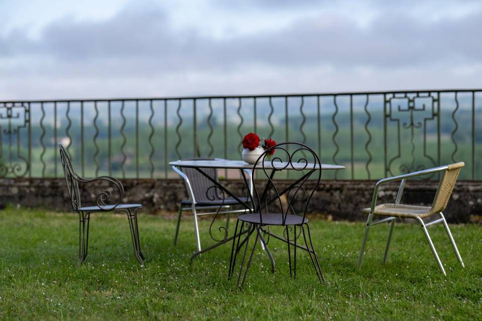 Terrasse  et vue sur la vallée