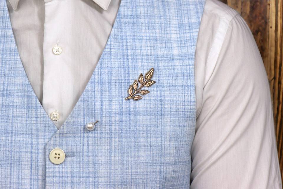 Broche costume témoin
