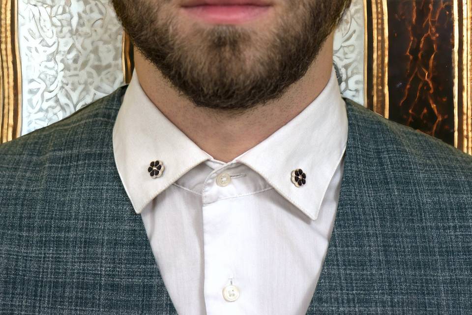 Broche costume témoin