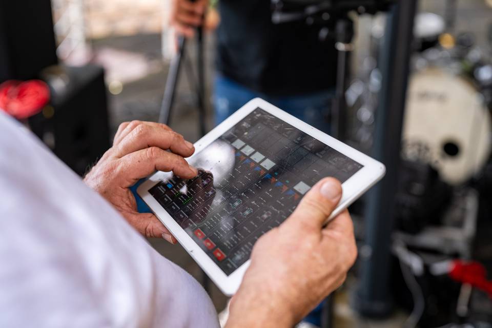 Utilisation d_une tablette pour contrôler l_équipement audio