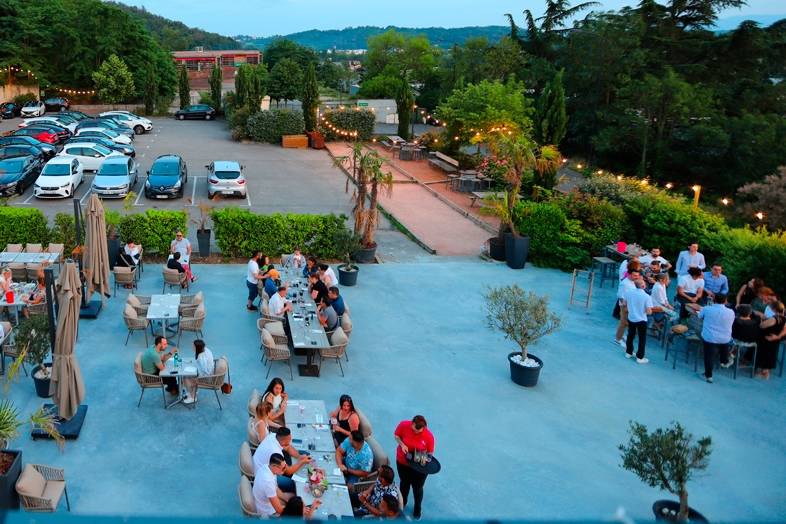 Terrasse et parking