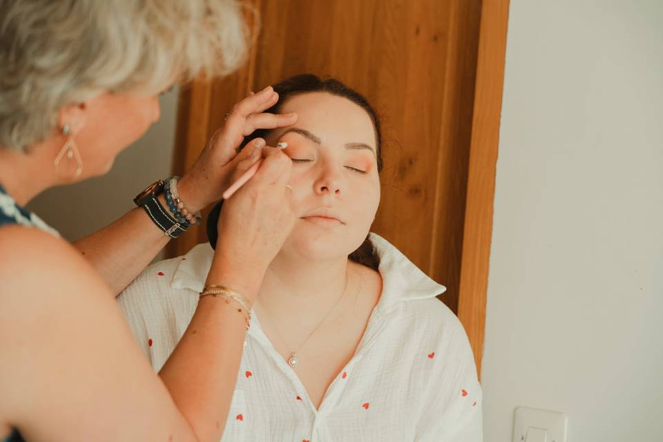 Mise en beauté de la mariée