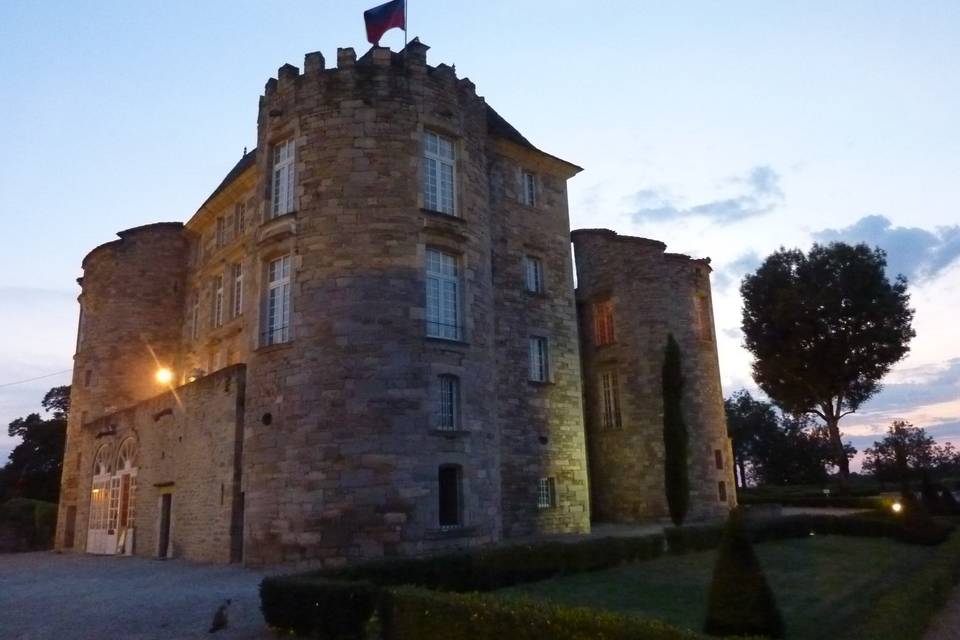 Chateau eclairé la nuit