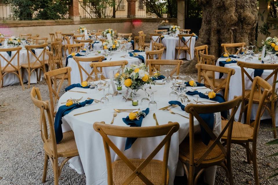 Dîner dans la cour du château