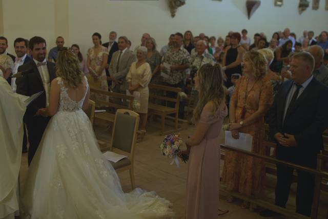 Cérémonie dans une église