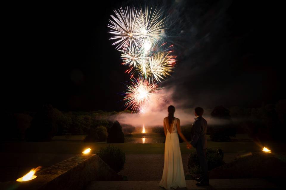 Feu d'artifice avec les mariés