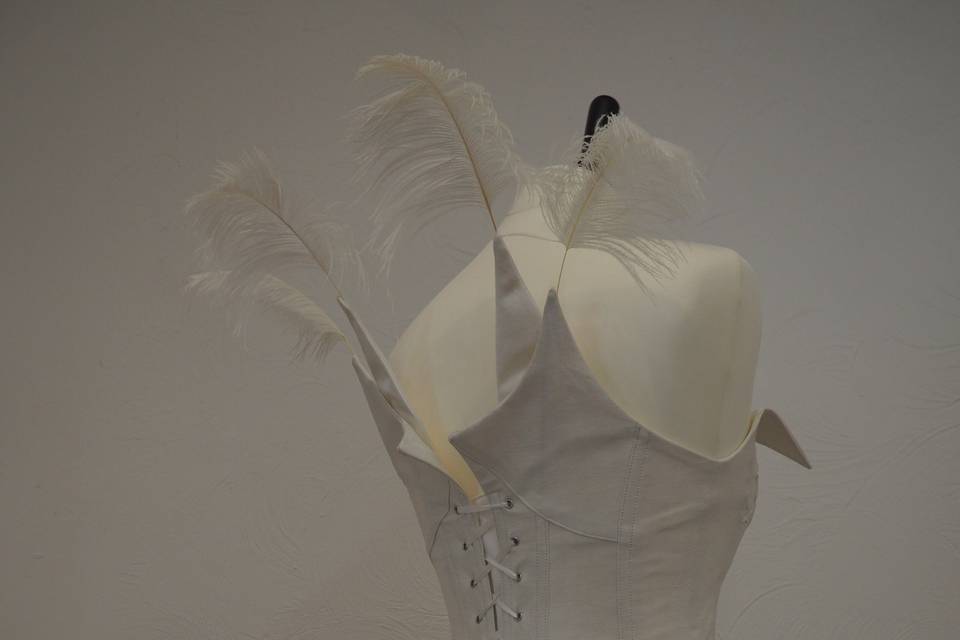 Robe de mariée à plumes