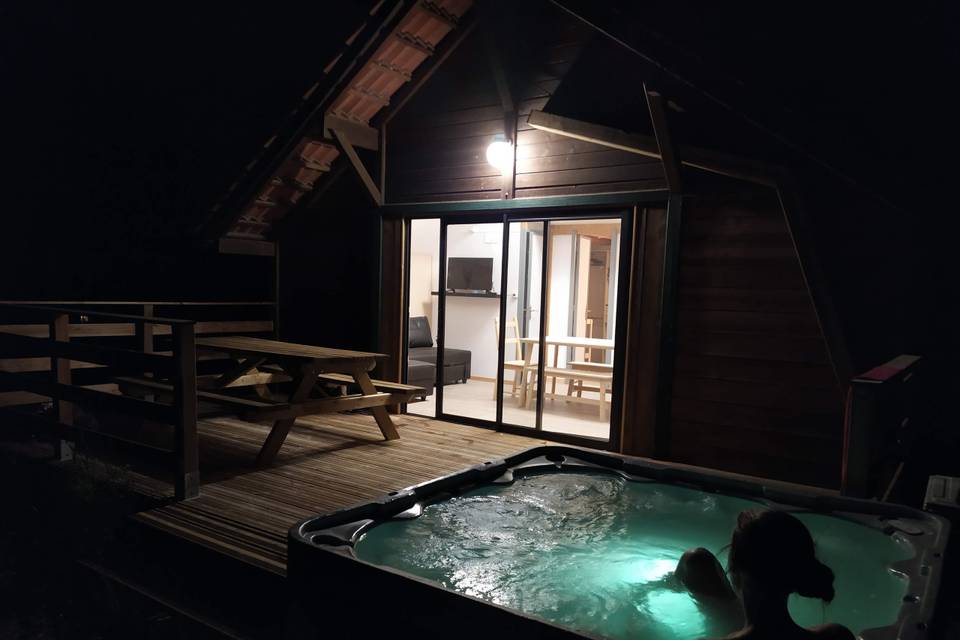 Jacuzzi privatif Chalet SPA Domaine de Senaud