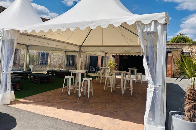 Chapiteau extérieur de 100m2