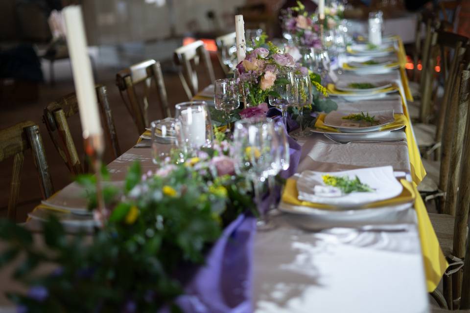 Table des invités fleuris