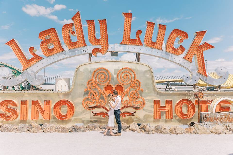 Mariage Neon Museum