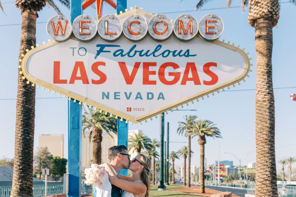 Mariage Las Vegas Sign