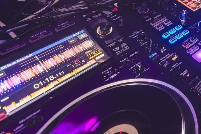 Deejay Valou