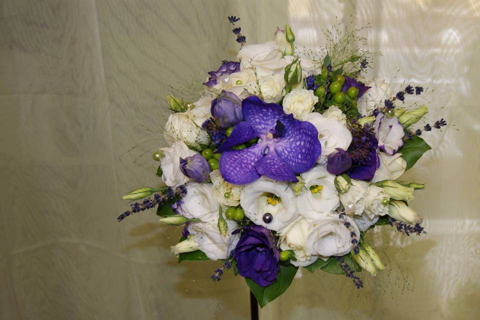 Bouquet blanc vert et violet