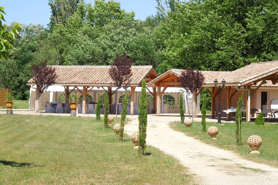 Kiosques et chapiteaux accolés