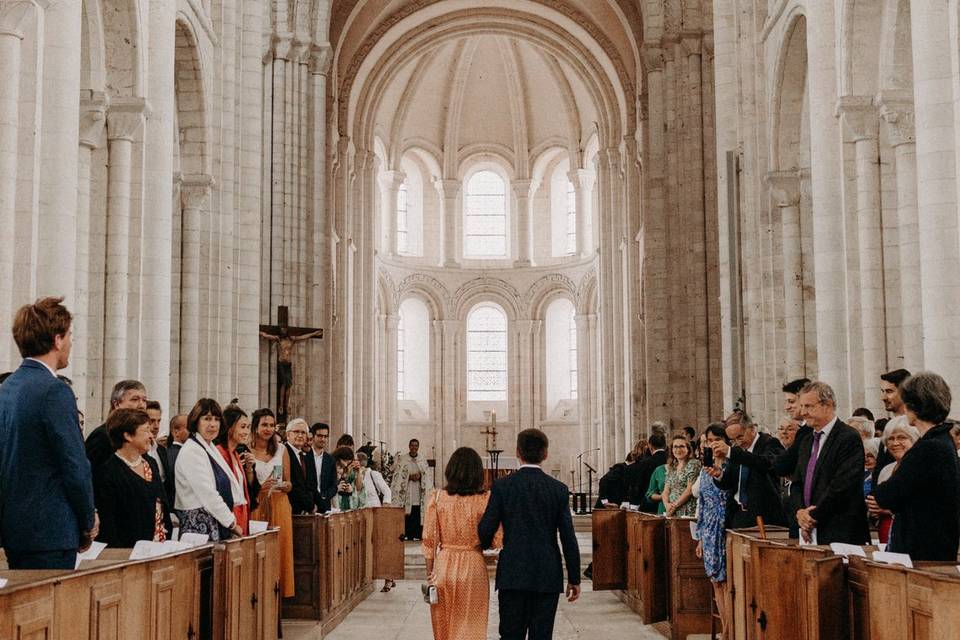 L'entrée à l'Eglise