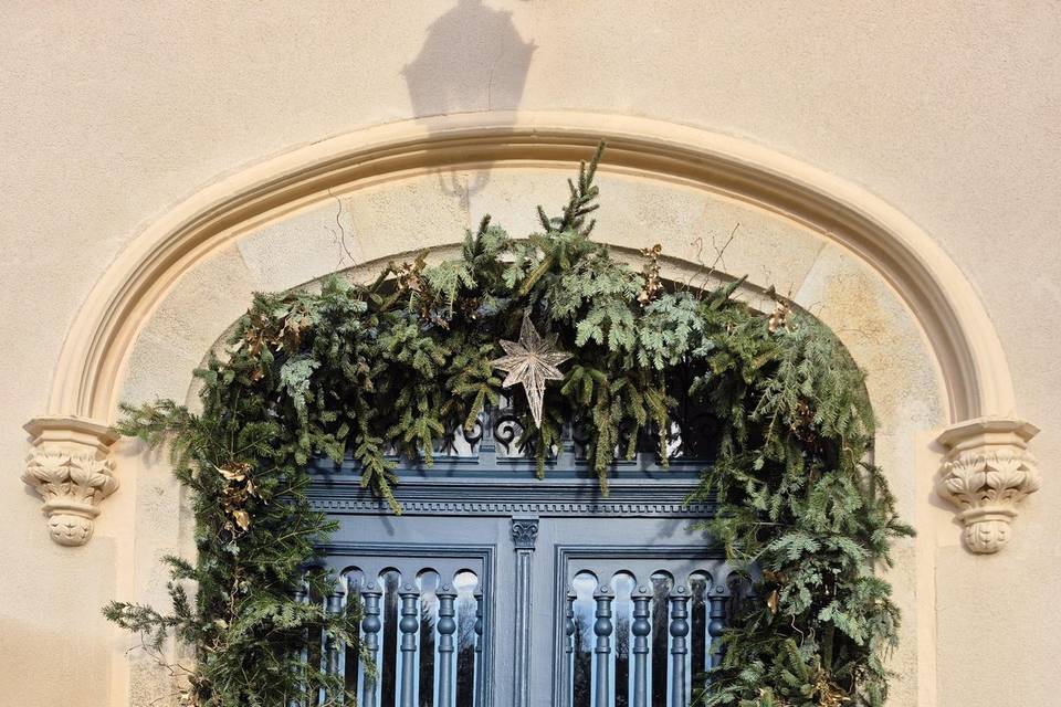 La porte en habits de noël