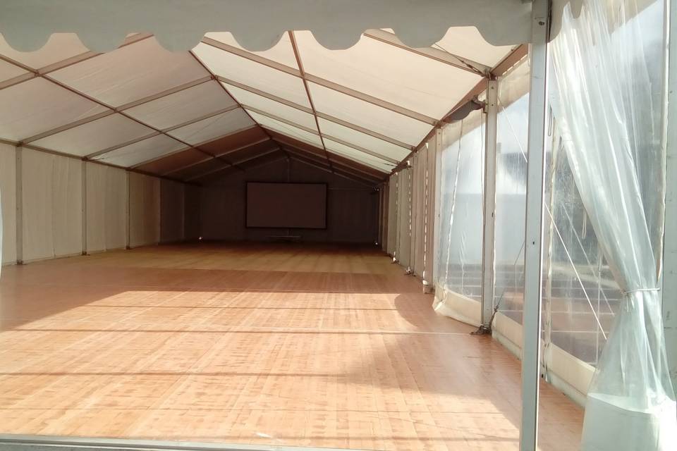 10 x 40 (400 m2) avec parquet