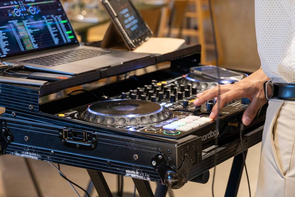 Dj