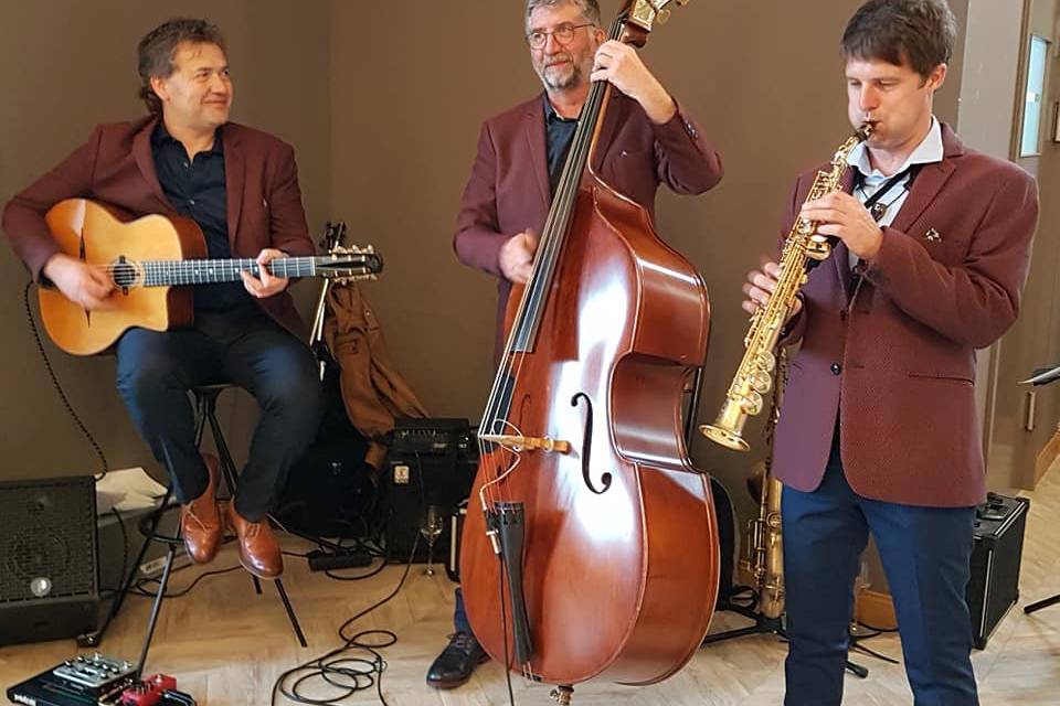 Samovar Swing Trio (03.05.19)