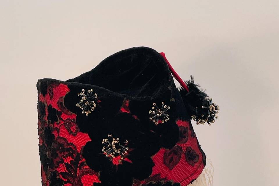 Toque satin et dentelle