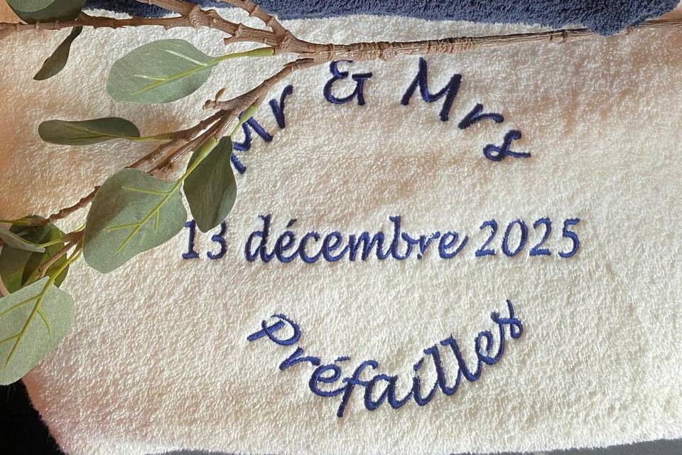 Serviettes de bain brodées