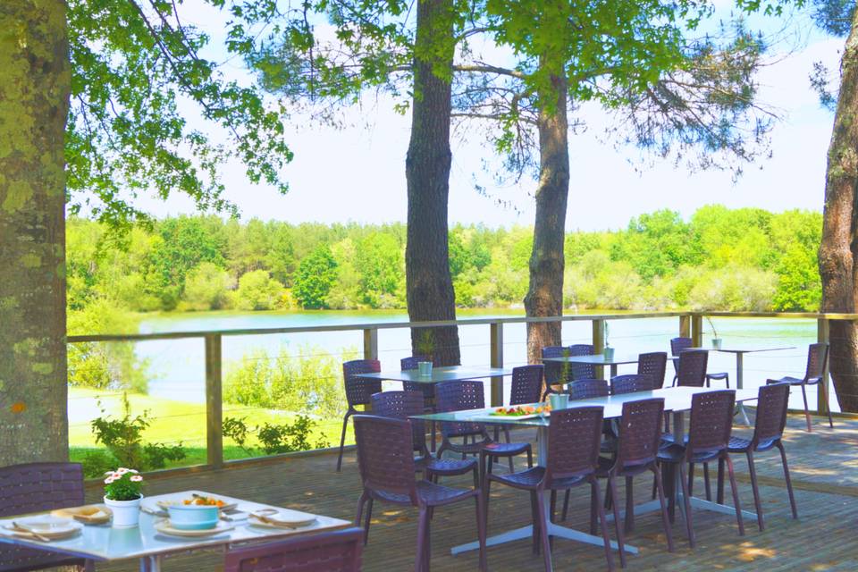 La terrasse au bord du lac