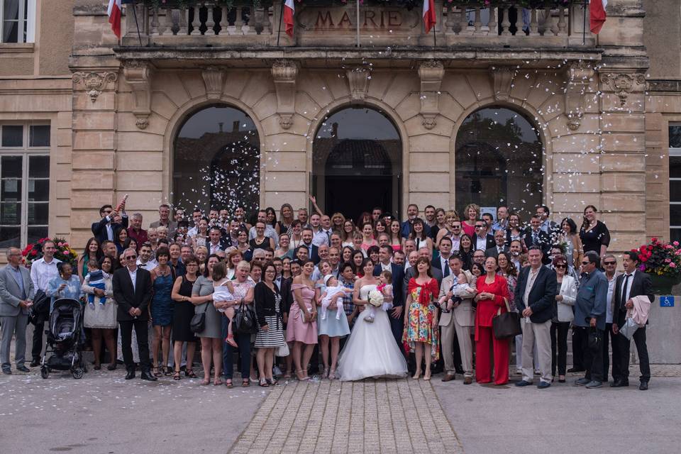 Photo de groupe à la mairie