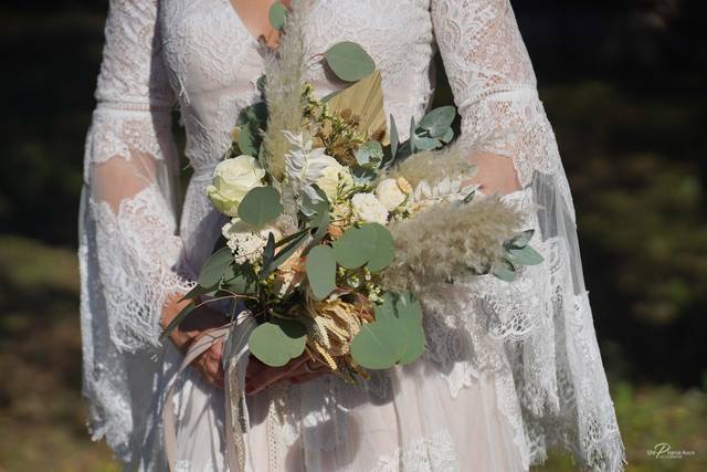 La mariée et son bouquet