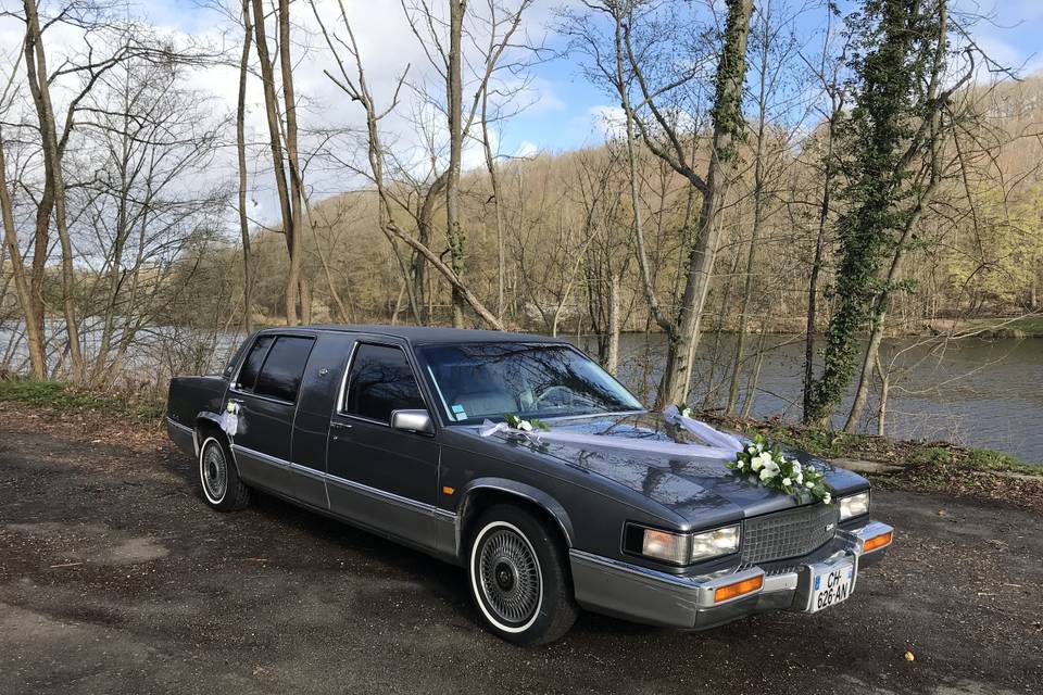 CADILLAC  DEVILLE LIMOUSINE